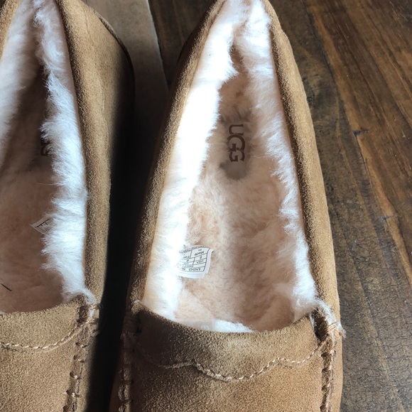UGG Scalloped Moccasins - Picture 6 of 9
